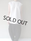 NO CONTROL AIR　ポリエステル高密度サテンノースリーブプルオーバー　White