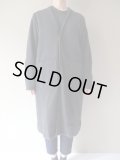 FIRMUM　梳毛ウールブークレ縮絨インレイニットVネックコート　CHACOAL GREY