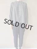 NO CONTROL AIR　2/80 120'sウールプレーンガーゼノーカラーギャザースリーブシャツ　Dark Grey top