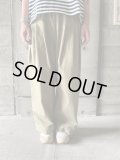 STAMP AND DIARY　スーピマコットン80/2ウェザークロスウエストタックワイドパンツ91cm丈　カーキ