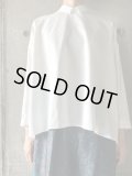 NO CONTROL AIR　マットポリエステル・タイプライター襟付きプルオーバーシャツ【TG_NC0107PO】　Off White