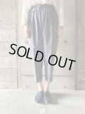   FIRMUM　撥水ポリエステル・ストレッチウェザーギャザーテーパードパンツ【GE_FR0403PF】DARK GREY TOP