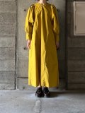 【SALE40%OFF】UNIVERSAL TISSU　ナチュラルタイプライタータックスリーブOP　マスタード