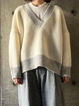 atelier naruse　ウールVネックニット【nakt-38】off white