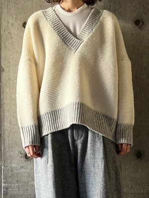 画像1: atelier naruse　ウールVネックニット【nakt-38】off white