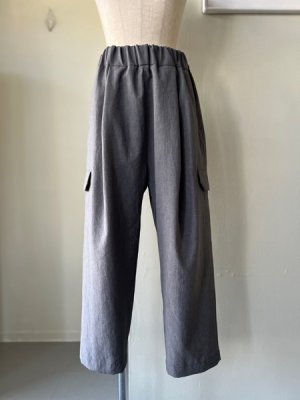 画像1:  NO CONTROL AIR　強撚ポリエステル・ストレッチポプリン 1タックパンツ【LE_NC0606PF】Grey top