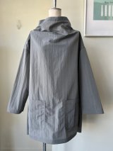 FIRMUM　モノフィラメントナイロン・リップストック ボトルネックプルオーバー【LE_FR0504PO】MOSS GREY