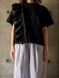 【SALE20%OFF】UNIVERSAL SEVEN　クラシック天竺 ショルダーフリルT 【US251CT022】クロ