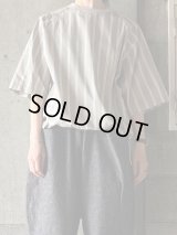 【SALE20%OFF】atelier naruse　コットンタイプライター裾絞りプルオーバー〜マルチストライプ〜【na-t02078】gray（× gray）