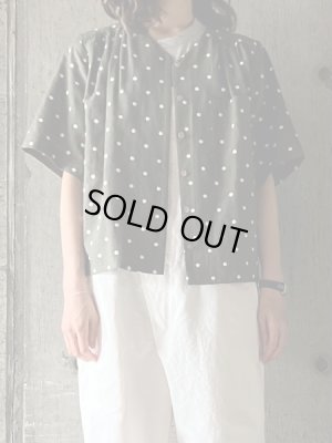 画像1: atelier naruse　コットンリネン〜mizutama〜Vネックブラウス【na-f02069】khaki