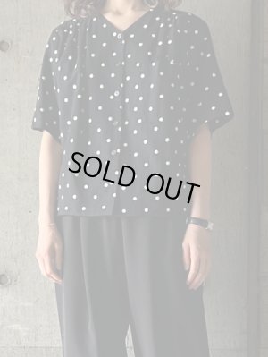 画像1: atelier naruse　コットンリネン〜mizutama〜Vネックブラウス【na-f02069】black