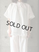 UNIVERSAL SEVEN　ナチュラルタイプライター フリルシャツ 【US252SH025】シロ