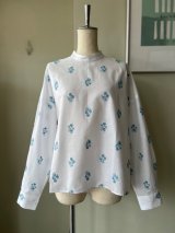 nooy　フラワースタンプブラウス【NSH25A01】light blue