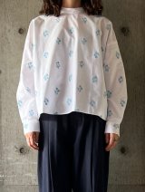 nooy　フラワースタンプブラウス【NSH25A01】light blue