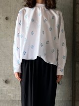 nooy　フラワースタンプブラウス【NSH25A01】light blue