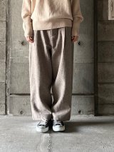 TISSU　オリジナルウールヘリンボン タックPT【TS243PT099】 ベージュヘリンボン