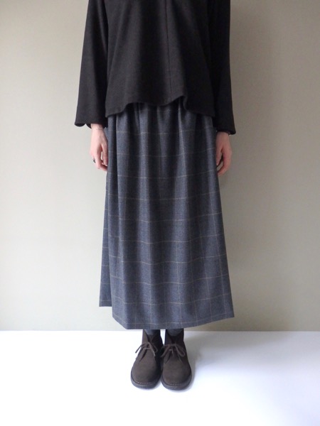 atelier naruse/ wool gather skirt  グレーロングスカート