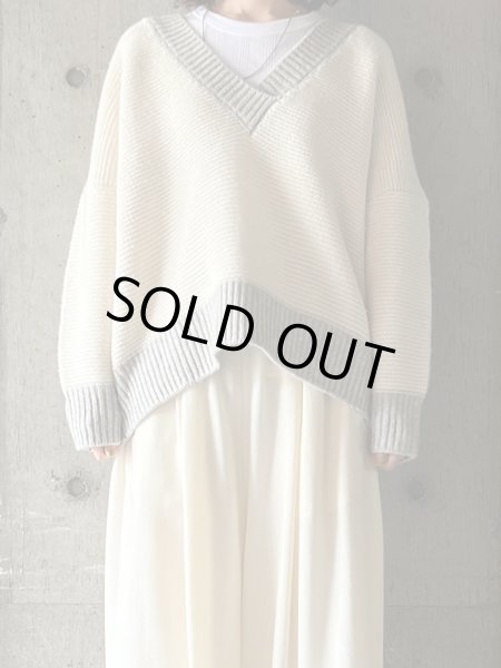 画像1: atelier naruse　ウールVネックニット【nakt-38】off white (1)