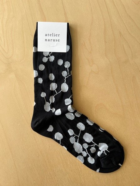 画像1: atelier naruse　コットン〜planet〜ミドルソックス【naya-73】black (1)