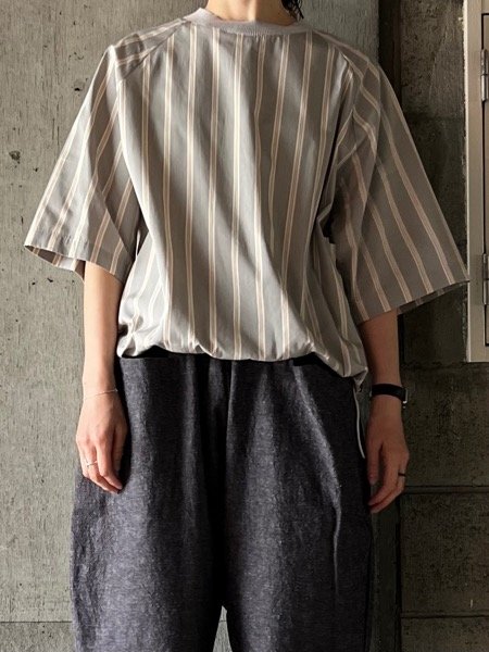 画像1: atelier naruse　コットンタイプライター裾絞りプルオーバー〜マルチストライプ〜【na-t02078】gray（× gray） (1)