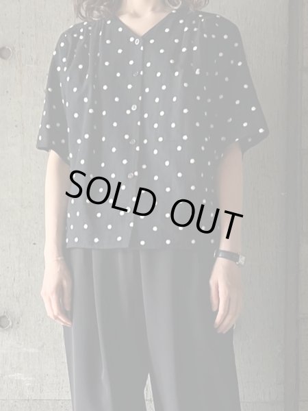 画像1: atelier naruse　コットンリネン〜mizutama〜Vネックブラウス【na-f02069】black (1)