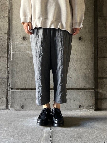 画像1: NO CONTROL AIR　ポリエステル＆レーヨン・クリア ツイル・キルト テーパードパンツ【SN_NC0403PF】Dark Grey mix (1)